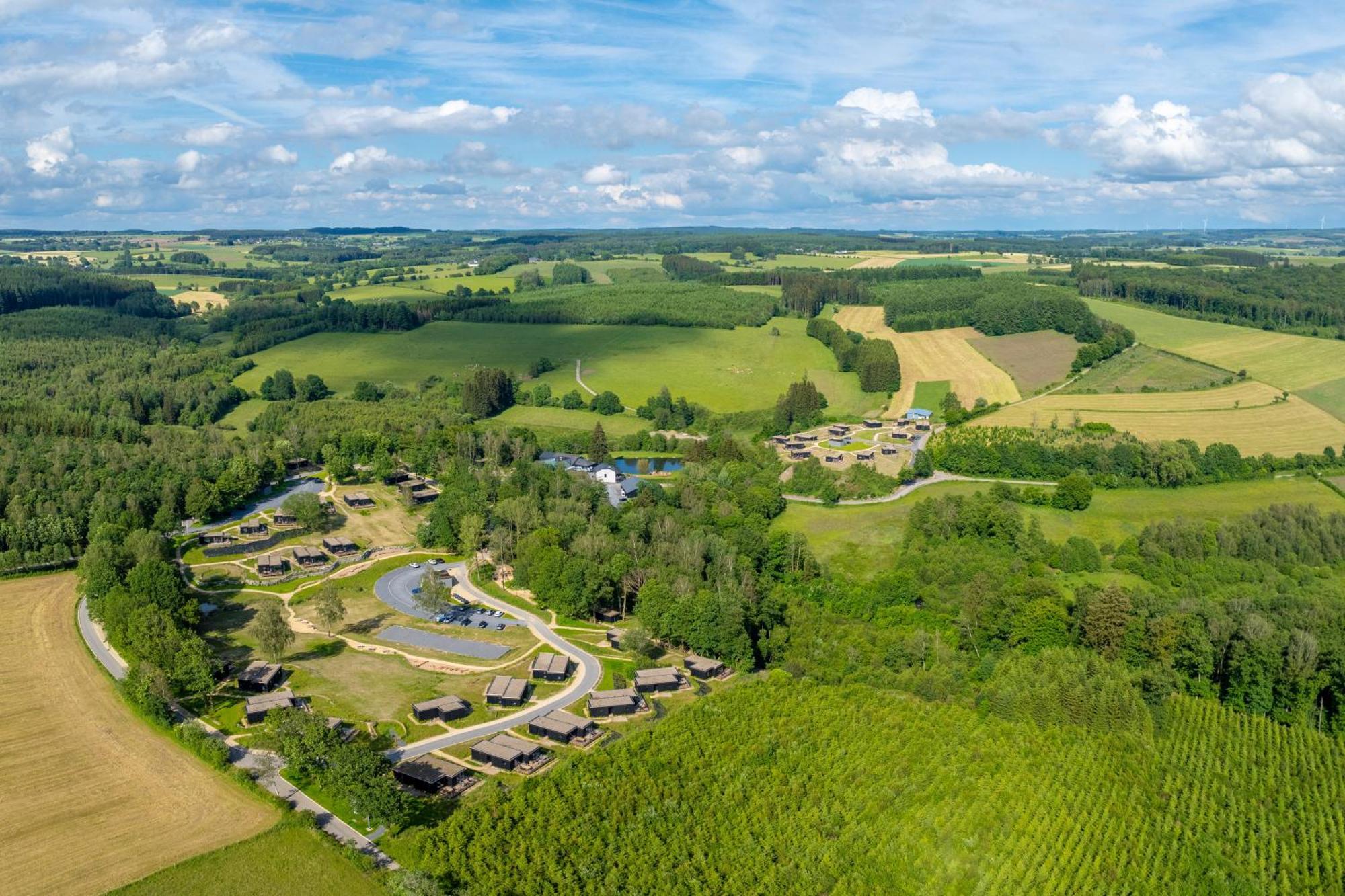 Hillview Resort Grandvoir Neufchâteau Exteriör bild